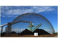 中電投霍林河露天煤業(yè)5萬噸儲煤倉穹頂施工中